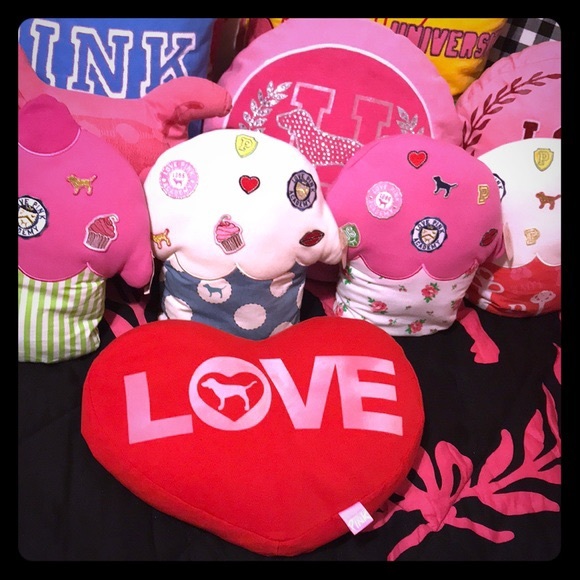 ISO of these pillows Vs PINK - Picture 2 of 5